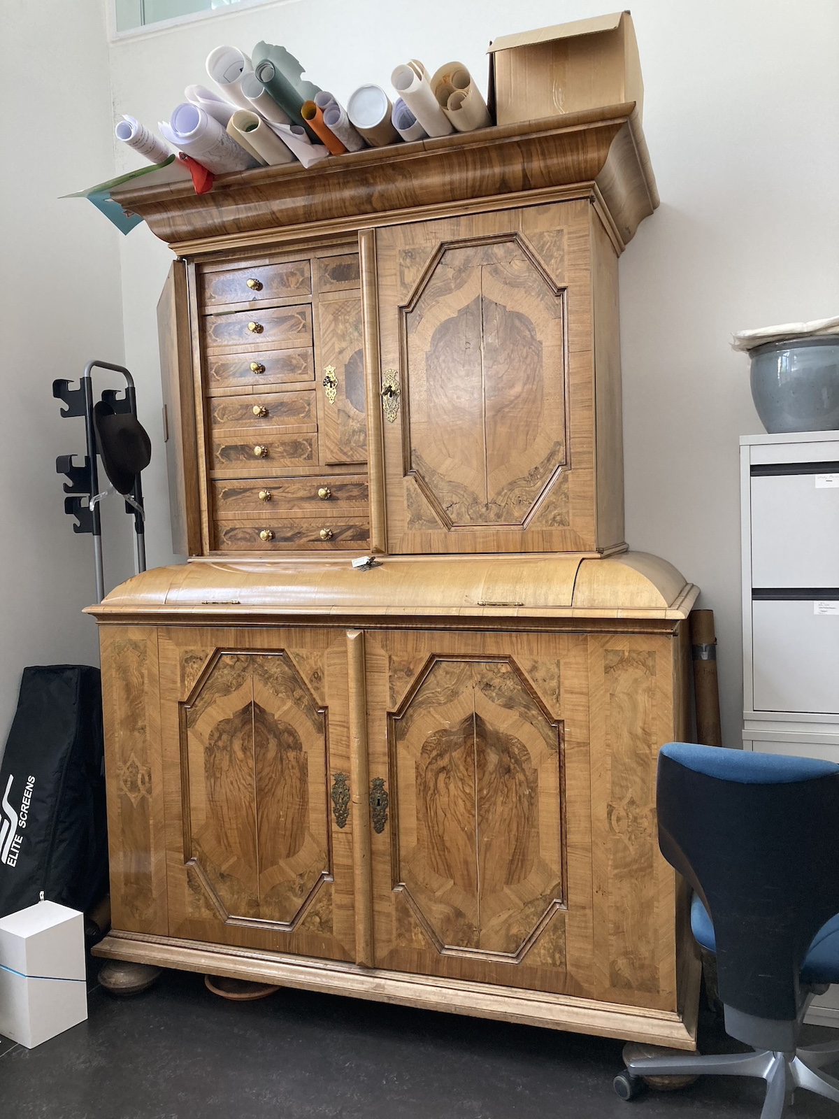20240425 002 Escherschrank k